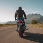 Comment bien choisir ses pneus moto selon son usage et les conditions climatiques