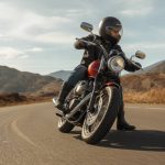 Comment bien régler et entretenir les suspensions de sa moto pour améliorer confort et sécurité ?